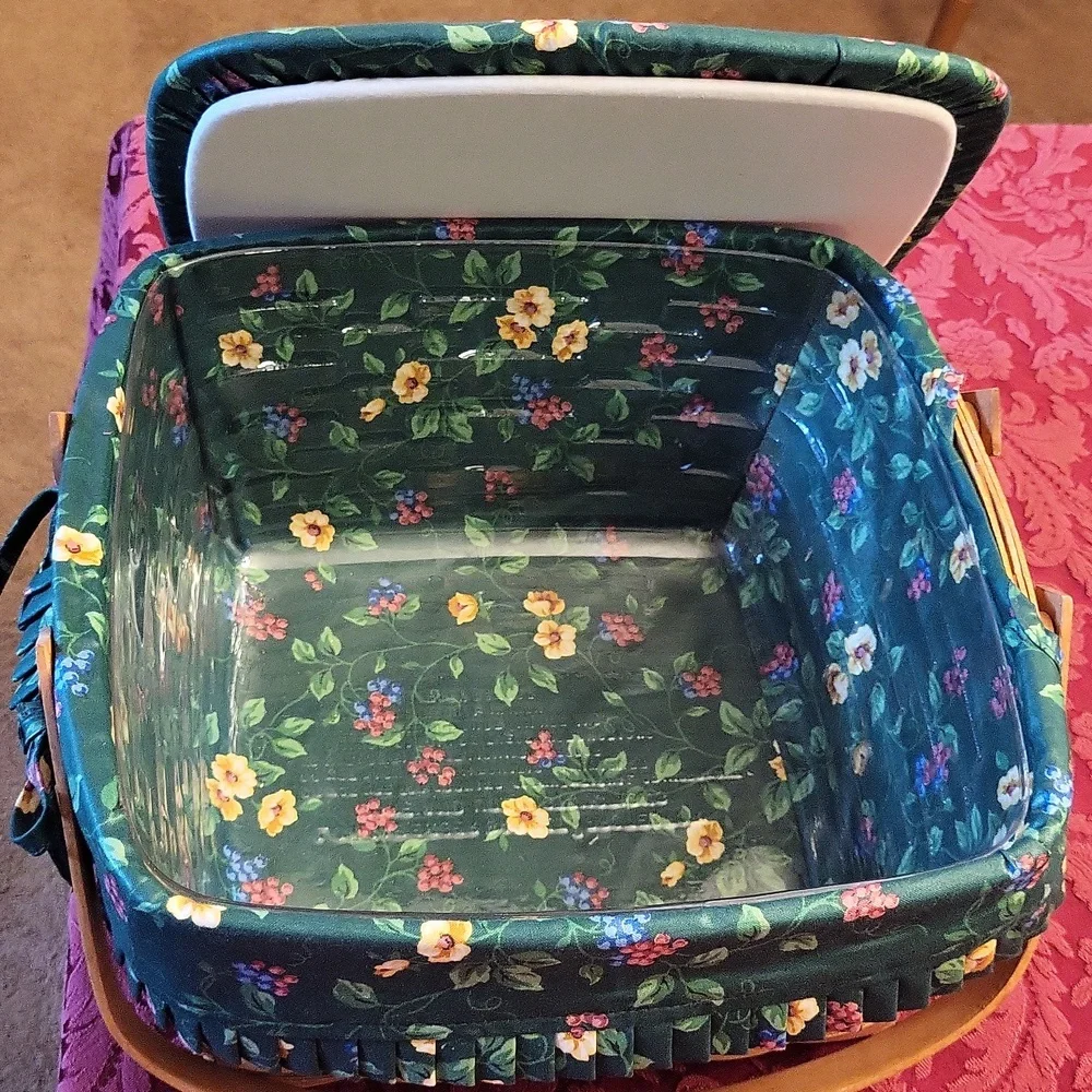 Longaberger 1995 Cake Basket w/Cloth Covered Lid - Picture 2 of 3